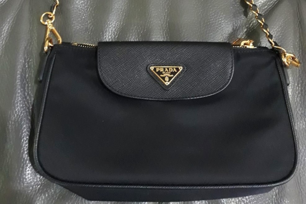 Продать сумку Prada дорого – как выгодно расстаться с роскошным аксессуаром?