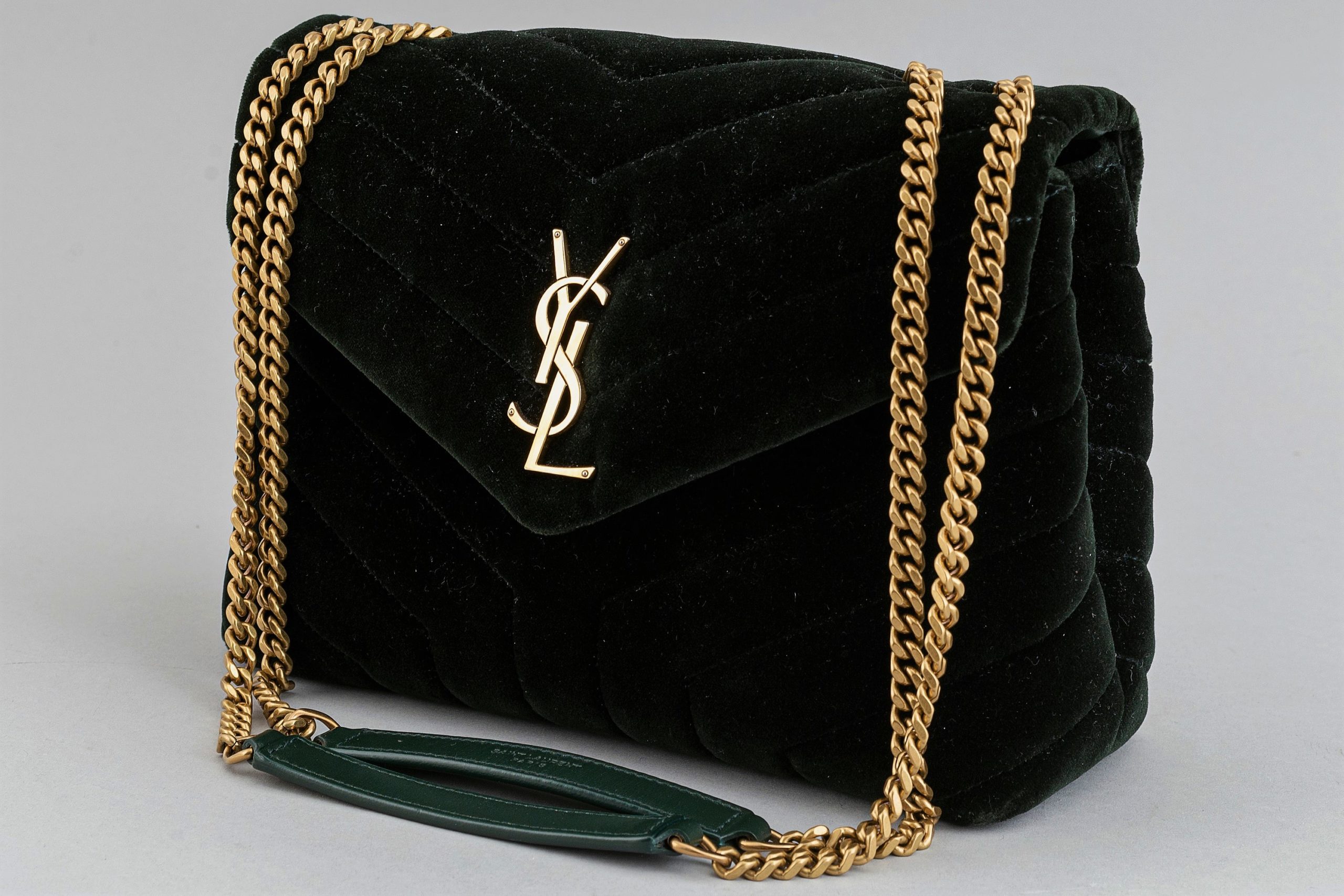 Продать сумку Yves Saint Laurent за один день – информация к размышлению